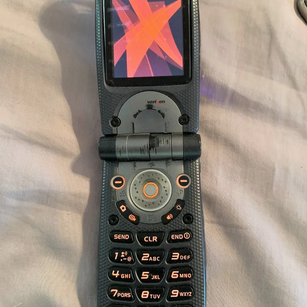 Rugged Casio G'zOne Type-V Gray & Black Verizon Very Rare Flip cell Phone Bundle